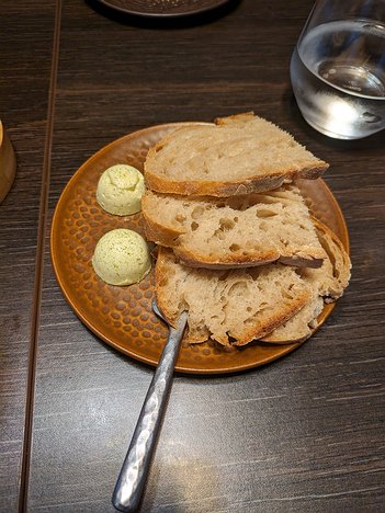 20240118_PXL115130096_Pixel7a-JEB bread, sapin butter
